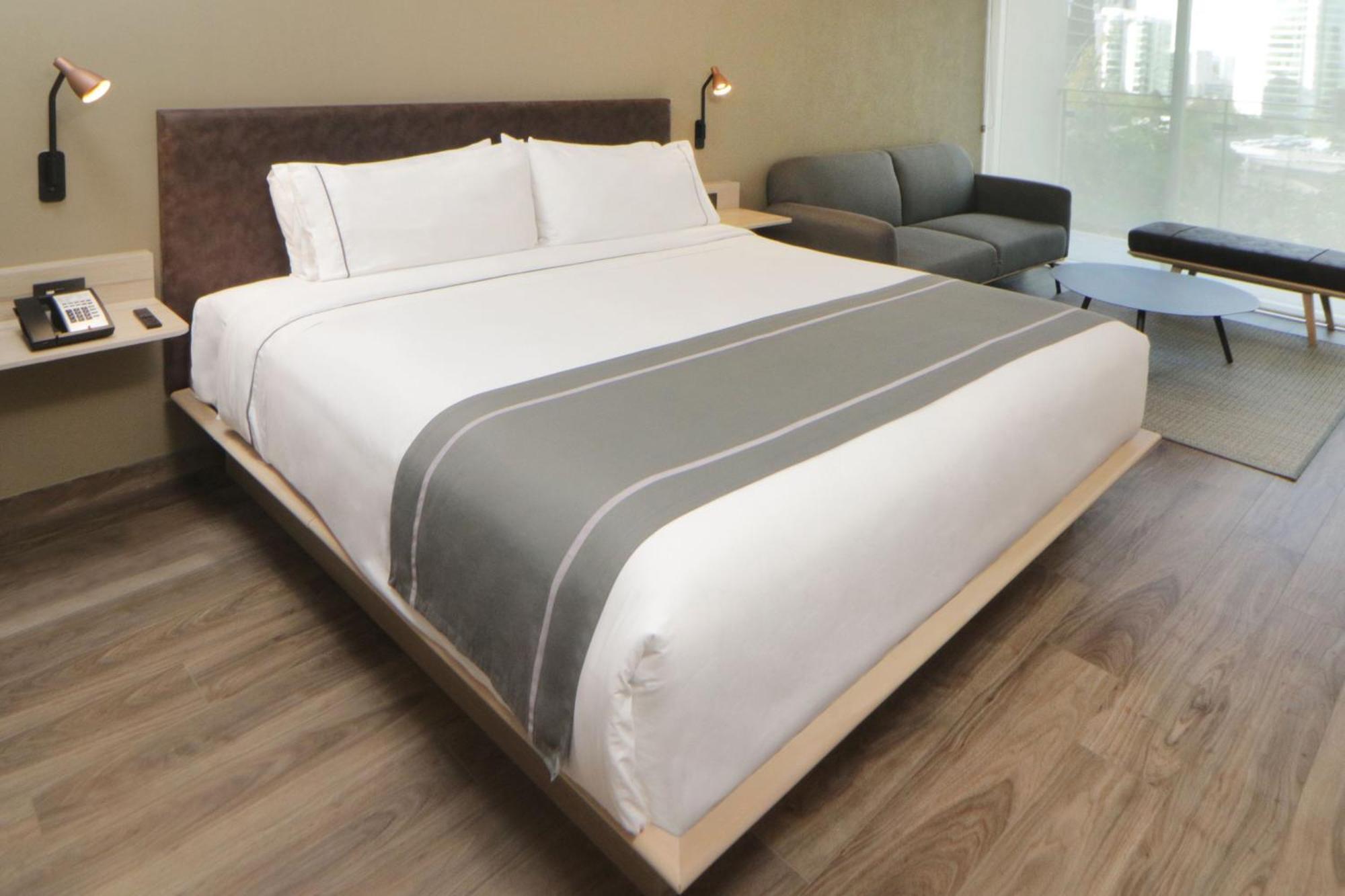 Hotel Express By Marriott Providencia Guadalajara