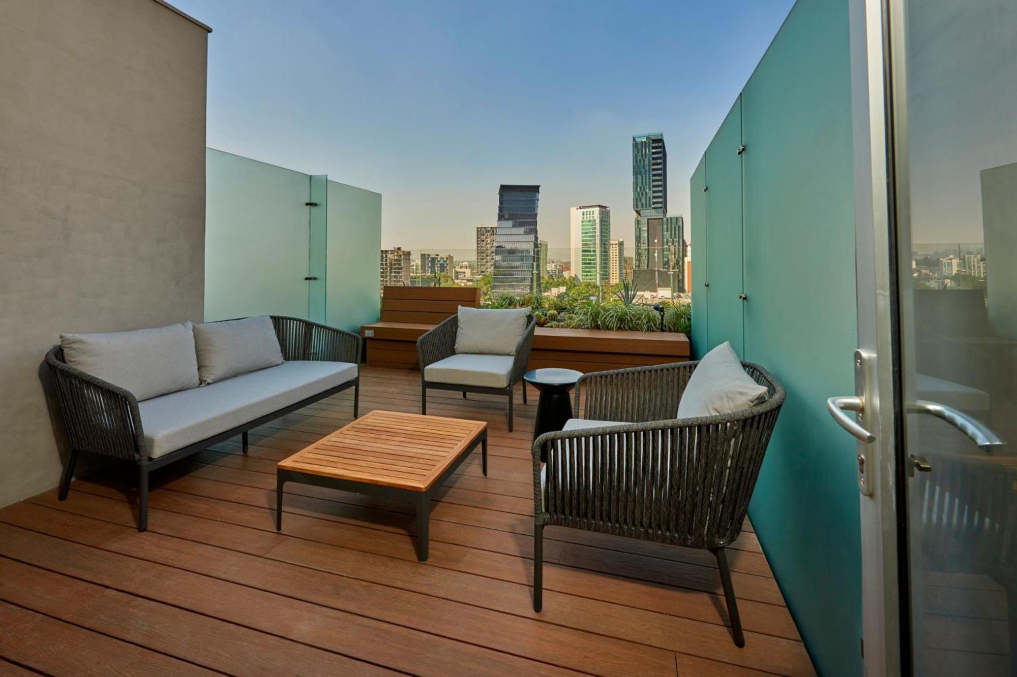 Hotel Express By Marriott Providencia 4*