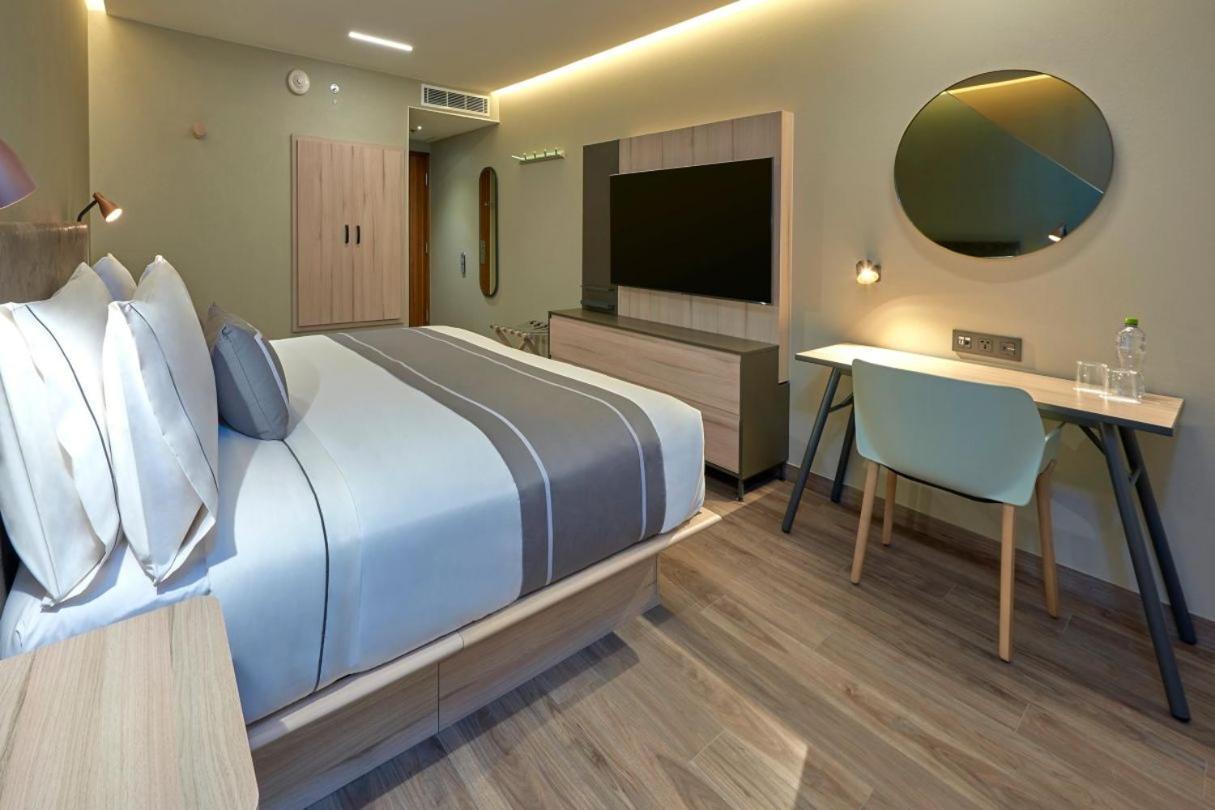 Express Providencia Hotel 4*